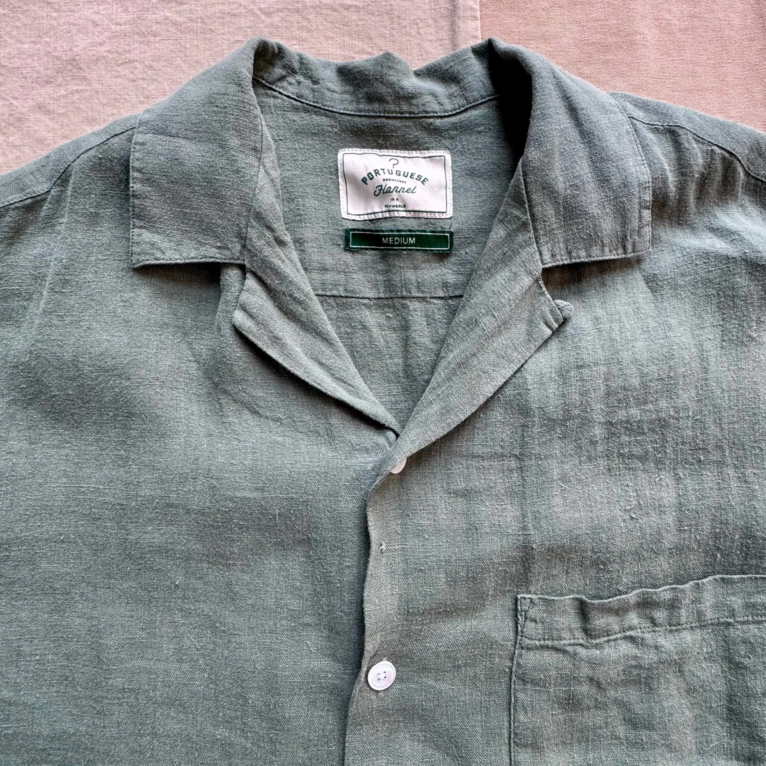 Linen Camp Collar. Dry Green